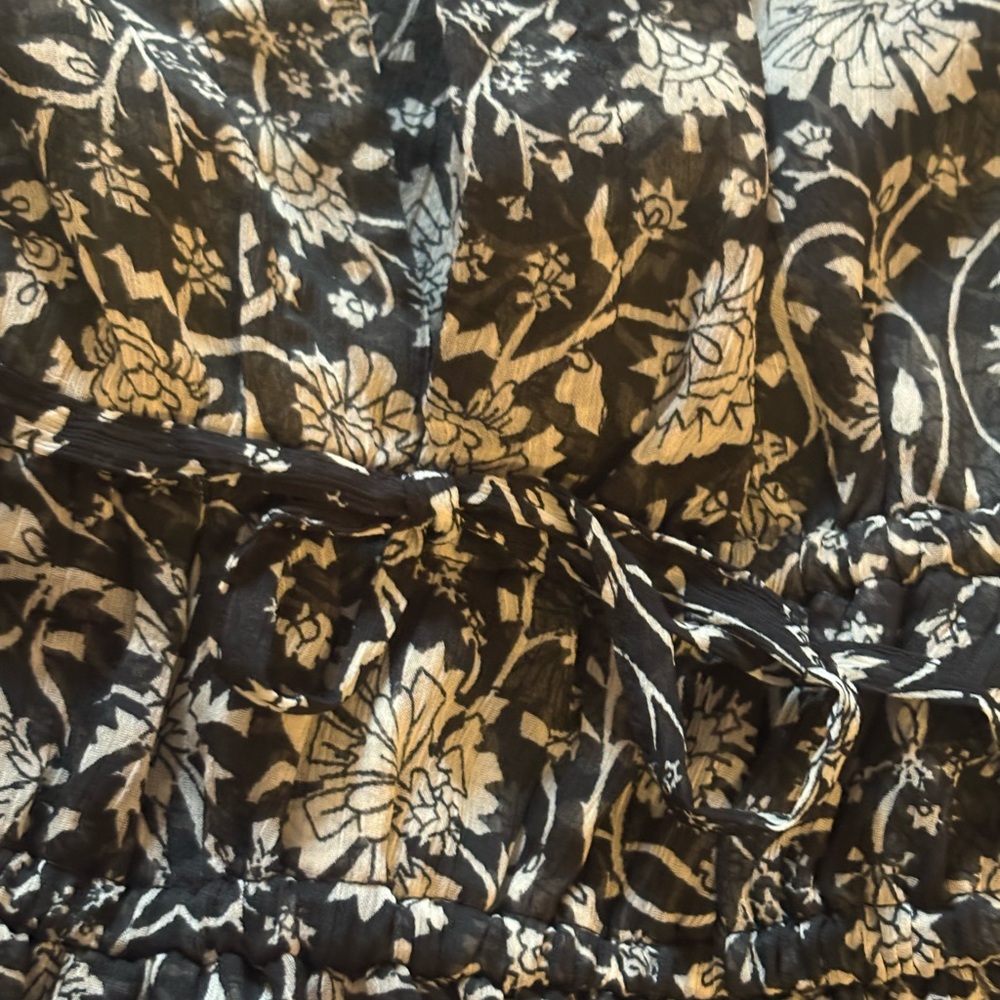 NWT Old Navy Black and White Fitted Blouse V-Neck  Women’s Semi Sheer Medium - Picture 5 of 7